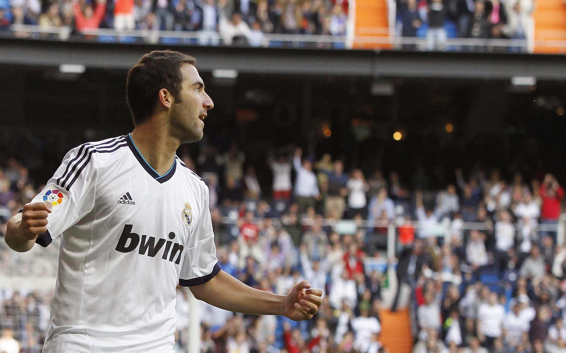 赛道上的独舞,迪亚斯在F1揭幕战之夜的无解进攻