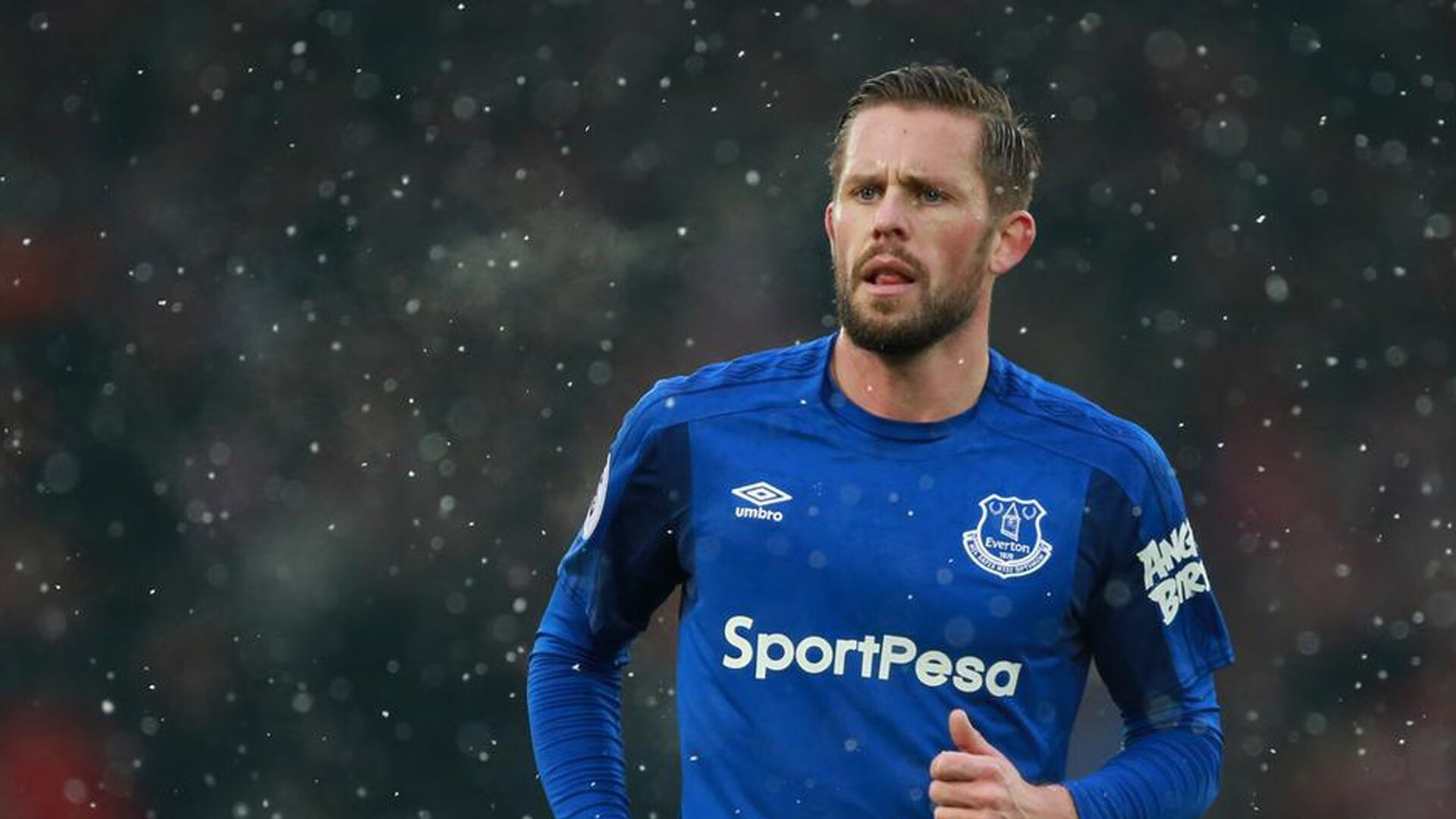 绿茵场与篮球馆的时空交响,当李刚仁在西决接管比赛,国际米兰与曼联的鏖战已成传奇注脚