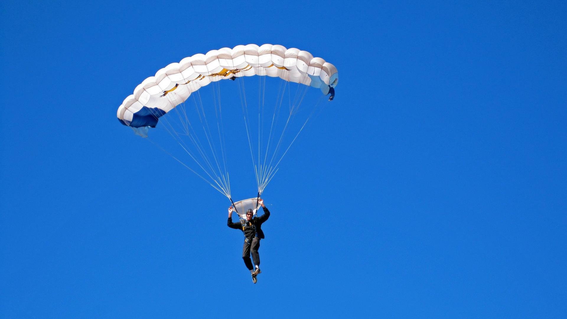莱万独舞绿茵场，德意志战车碾过墨西哥高原