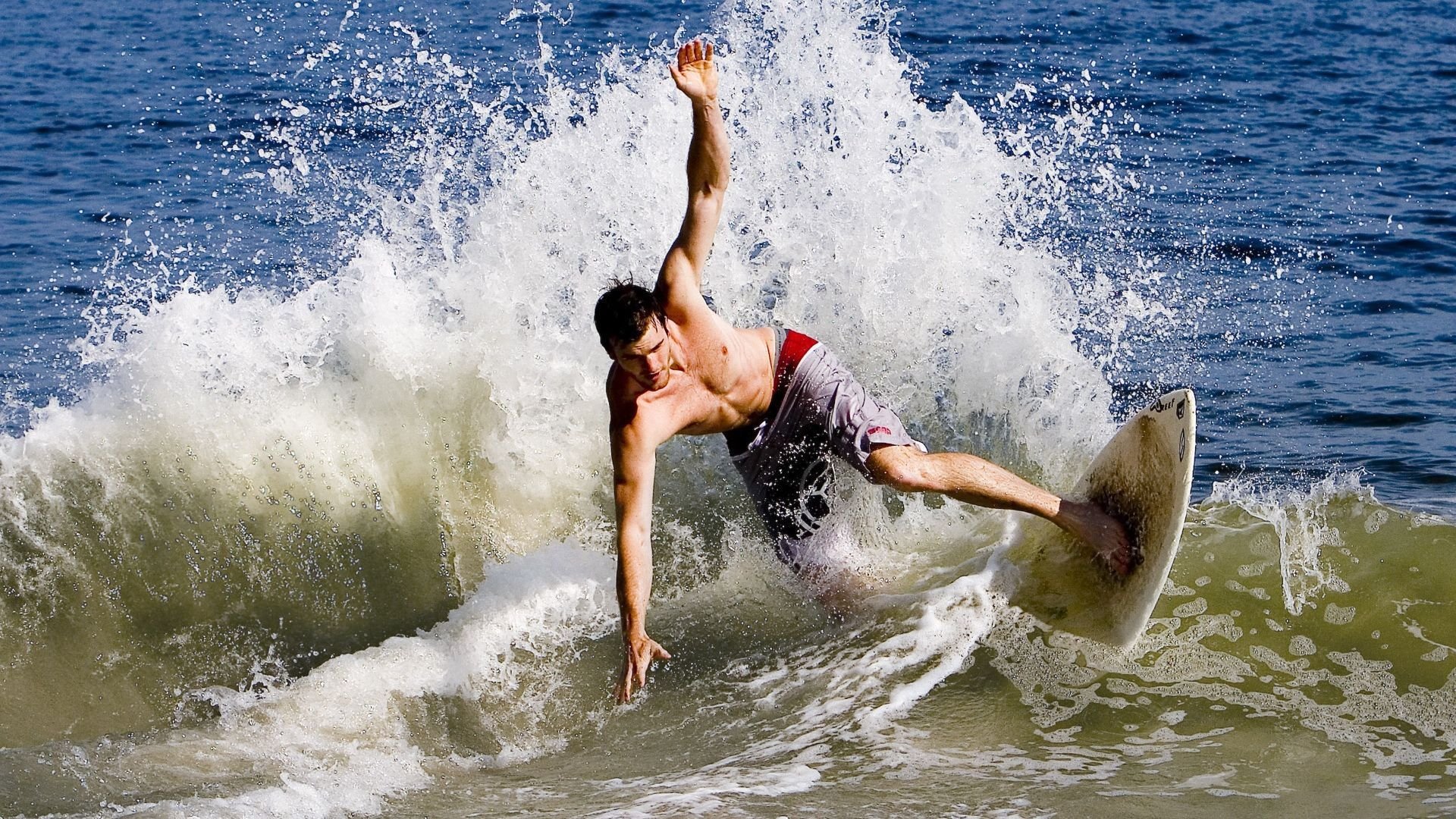 温网鏖战美网，梅德韦杰夫状态火热，硬地王者能否延续传奇？